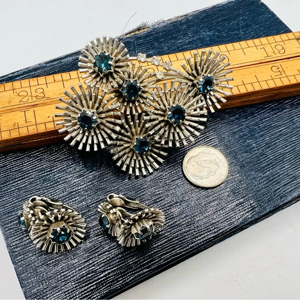 Vintage silver tone circle burst brooch & earrings set blue rhinestones